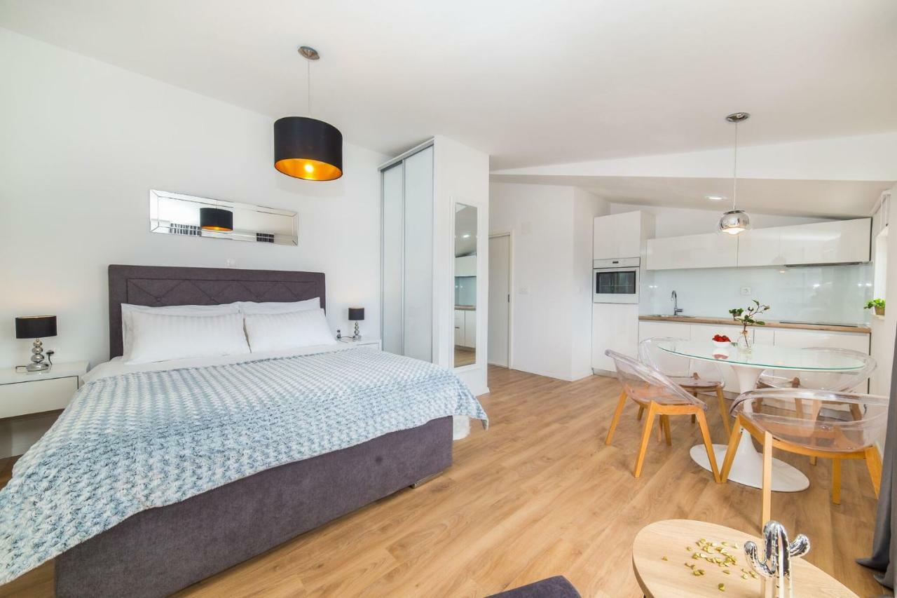 Apartmani Ana Kaštela المظهر الخارجي الصورة
