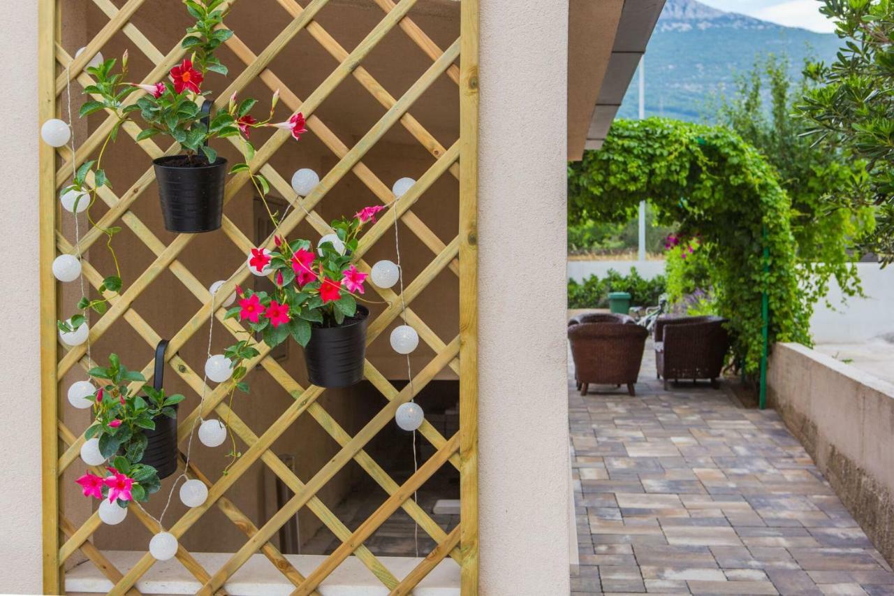 Apartmani Ana Kaštela المظهر الخارجي الصورة