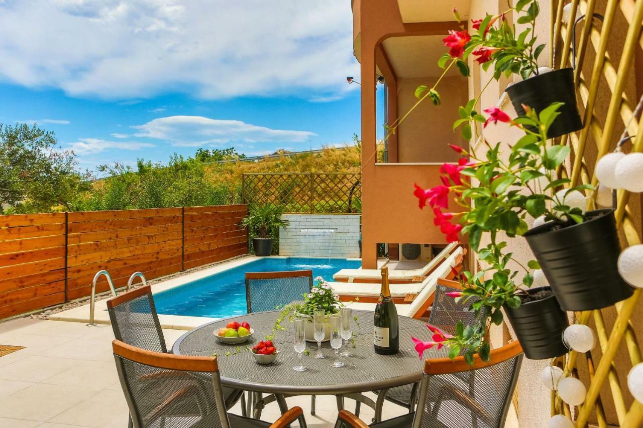 Apartmani Ana Kaštela المظهر الخارجي الصورة